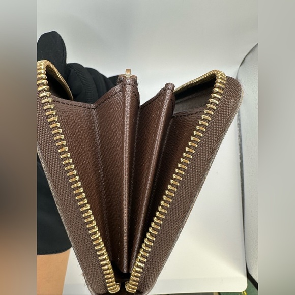 💯AUTHENTIC Louis Vuitton. Damier Zip Long Wallet - Picture 11 of 15
